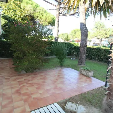 Beachside Family With Large, Enclosed Garden Lignano Sabbiadoro