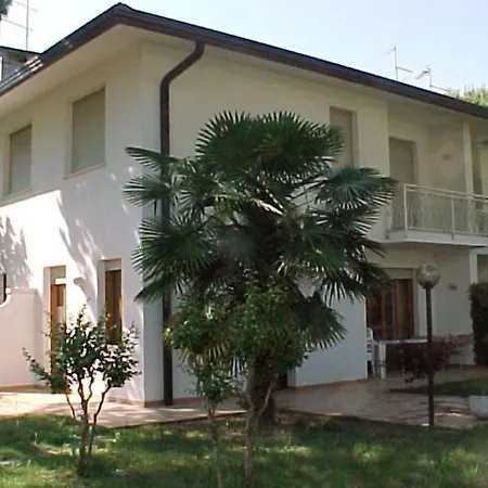 Beachside Family With Large, Enclosed Garden Διαμέρισμα *
