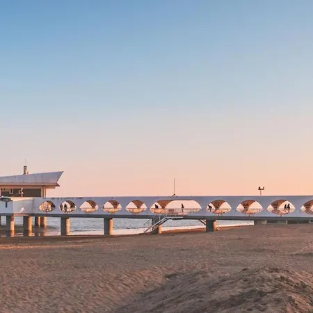 Beachside Family With Large, Enclosed Garden Διαμέρισμα *